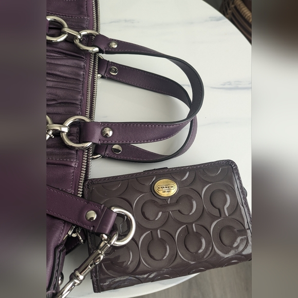 Vintage Coach Ruched Purple Leather Shoulder Bag. - Picture 7 of 16